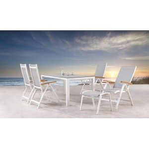 Gartenmöbel-Set: Tisch und stapelbare Cavalese Gartenstühle in Anthrazit/Teak mit weißem Gestell.
