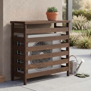Dunkelbraune MCW Verkleidung aus Holz für Klimaanlage/Wärmetauscher im Garten.