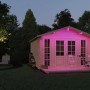 Beleuchtetes Gartenhaus mit Paulmann SimpLED RGB LED Streifen (3m) in Pink. LED-Streifen für stimmungsvolle Beleuchtung.