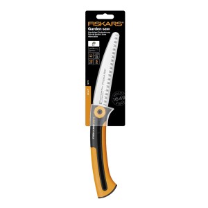 Fiskars Xtract SW73 Handsäge mit Grobzahnung, orange-schwarzer Griff und Klingenschutz.