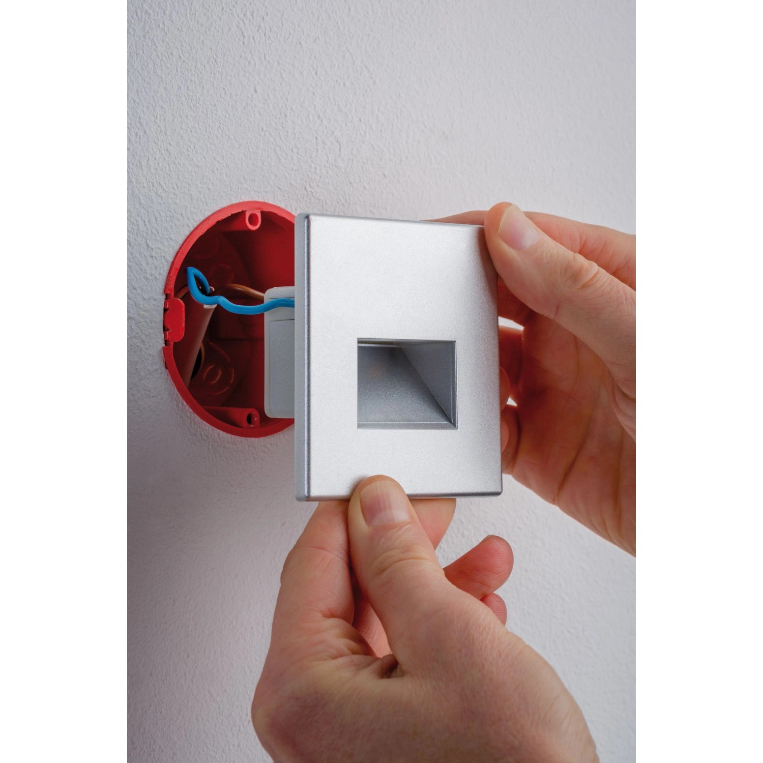 Montage der Paulmann LED-Wandeinbauleuchte Edge, eckig, chrom matt.