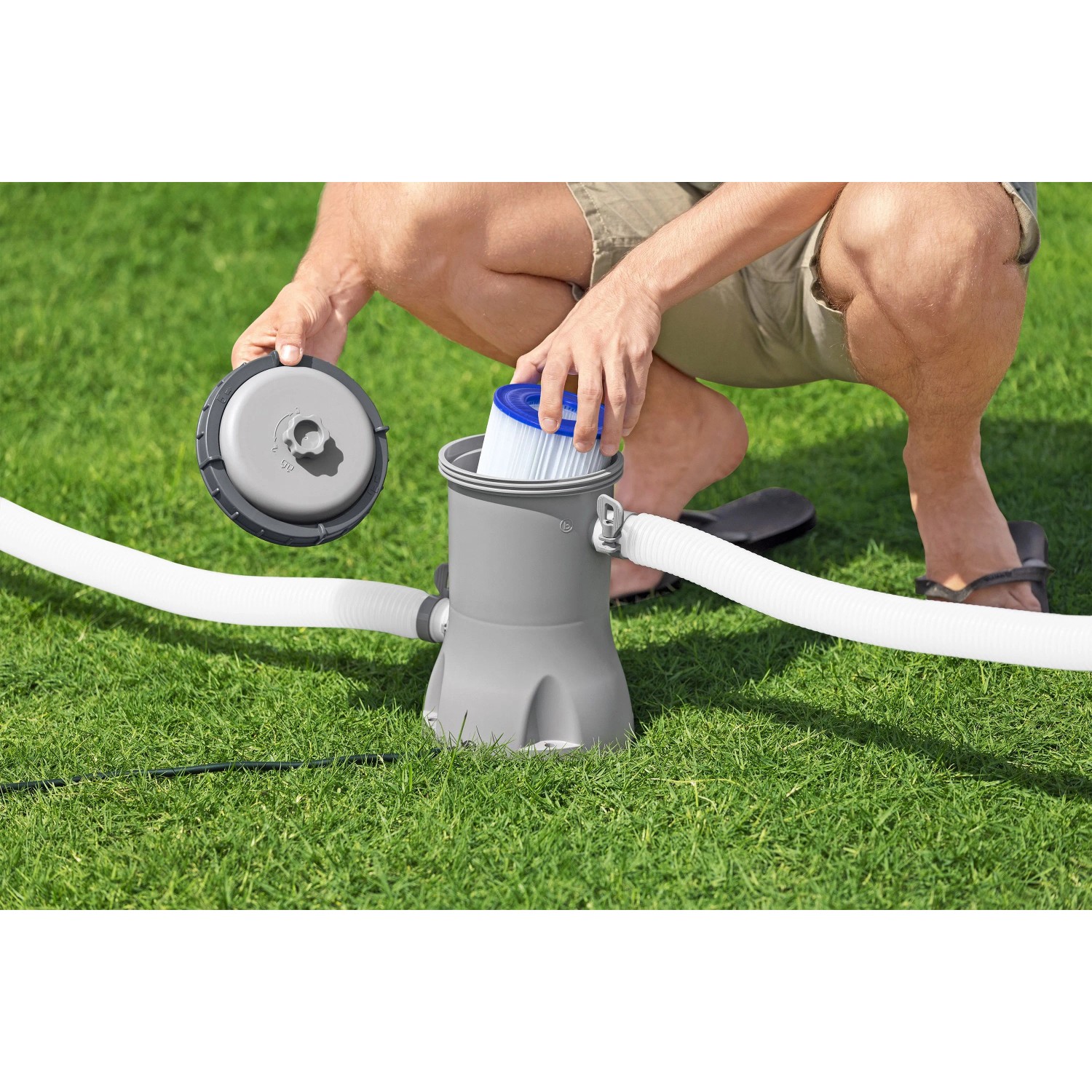 Bestway Filterpumpe für Fast Set Pool mit Filterkartusche und Schlauchanschluss.