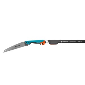 Gardena combisystem-Gartensäge 300 PP mit blau-schwarzem Griff und Sägeblatt im Detail.