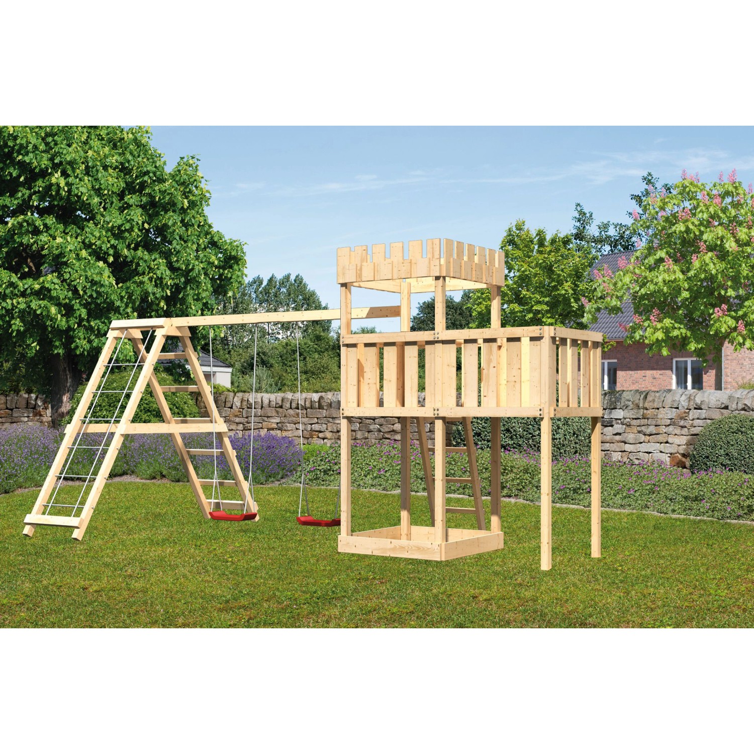 Karibu Ritterburg Löwenherz Spielturm mit Doppelschaukel, Klettergerüst und Anbauplattform im Garten.