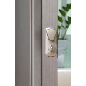 Detailaufnahme: Falttür Spacy Aluminium, Türgriff und Schloss sichtbar.