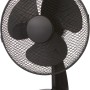 Schwarzer Tischventilator, Ø 30 cm, mit Metallschutzgitter und drei Geschwindigkeitsstufen.