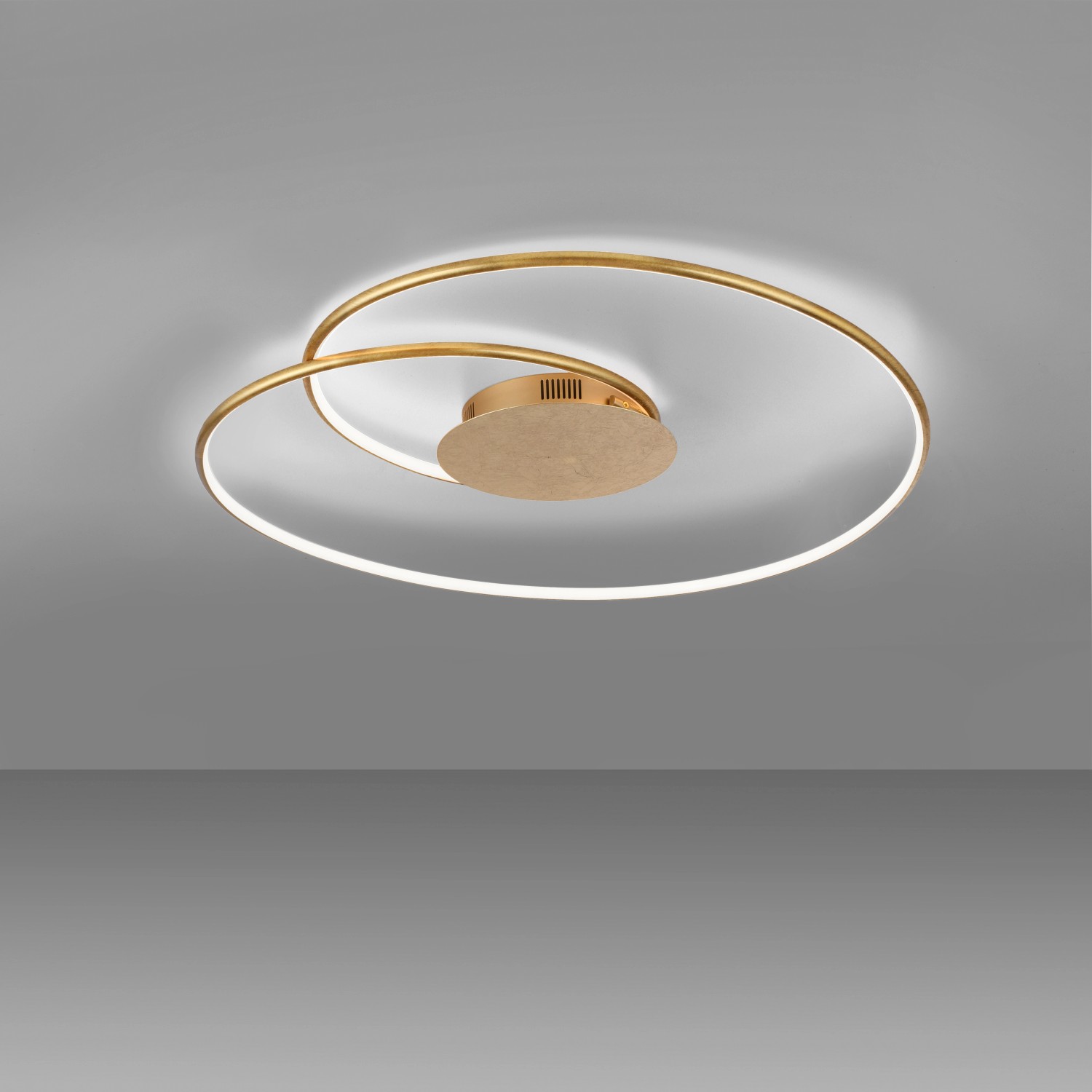 Moderne, goldene LED-Deckenleuchte Nastro von Paul Neuhaus, 70x65 cm.