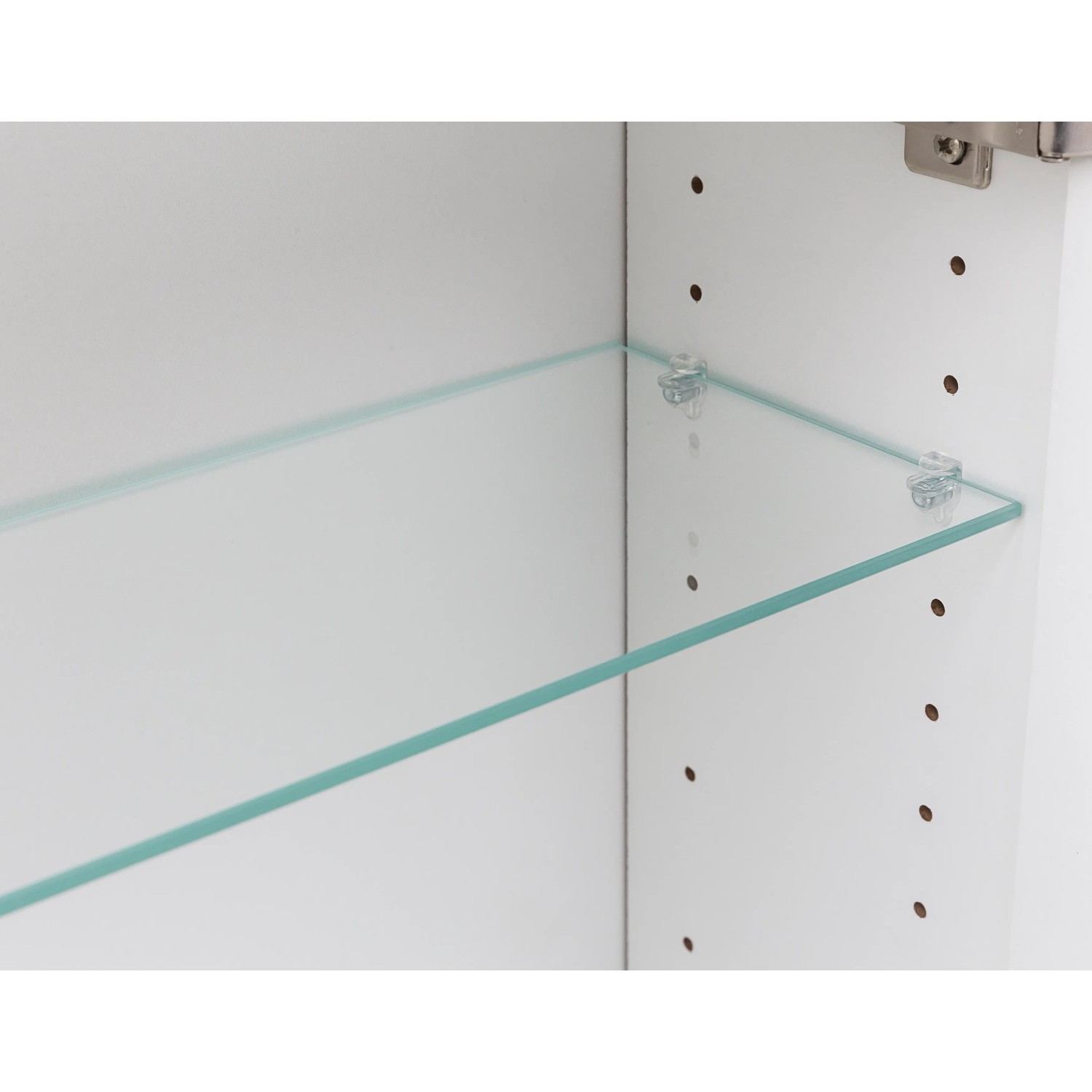 Innenansicht Held Möbel Monza Spiegelschrank 100cm mit Glasböden und variablen Bohrungen.