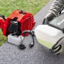 Einhell Benzin-Rasentrimmer GC-PT 2538 I AS beim Betanken, Detailaufnahme.