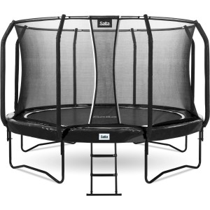Schwarzes Salta Trampolin First Class (ø 427 cm) mit Sicherheitsnetz und Leiter.