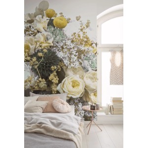 Komar Vliesfototapete Gentle Bloom Cheery im Schlafzimmer mit Blumenmotiv.