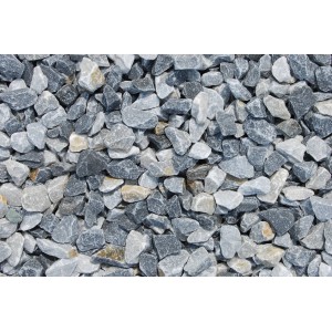 Nahaufnahme von Donau-Blau Marmorsplitt (16-25mm) im Big-Bag, ideal für Gartenwege und Zierflächen.