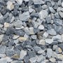 Nahaufnahme von Donau-Blau Marmorsplitt (16-25mm) im Big-Bag, ideal für Gartenwege und Zierflächen.