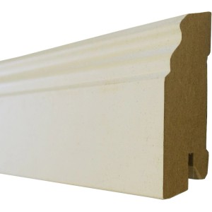 Weiße Sockelleiste (70mm) im Stil White&Black, überstreichbar für individuelle Wandgestaltung.
