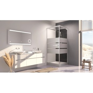 Aurlane Komplettdusche Study 90x90x225 cm im modernen Badezimmer mit Waschtisch und Spiegel.