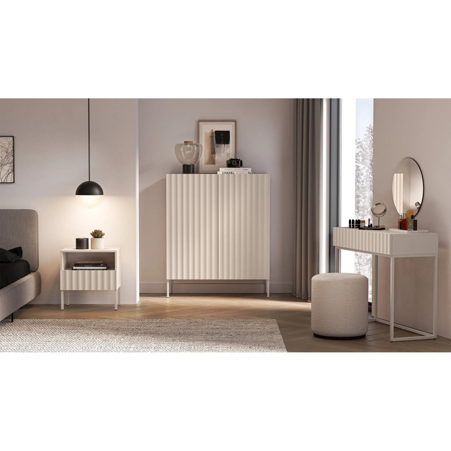 Selsey Highboard Derriva, Kaschmir, mit gerillten Fronten, zwei Türen und Metallbeinen in modernem Raum.
