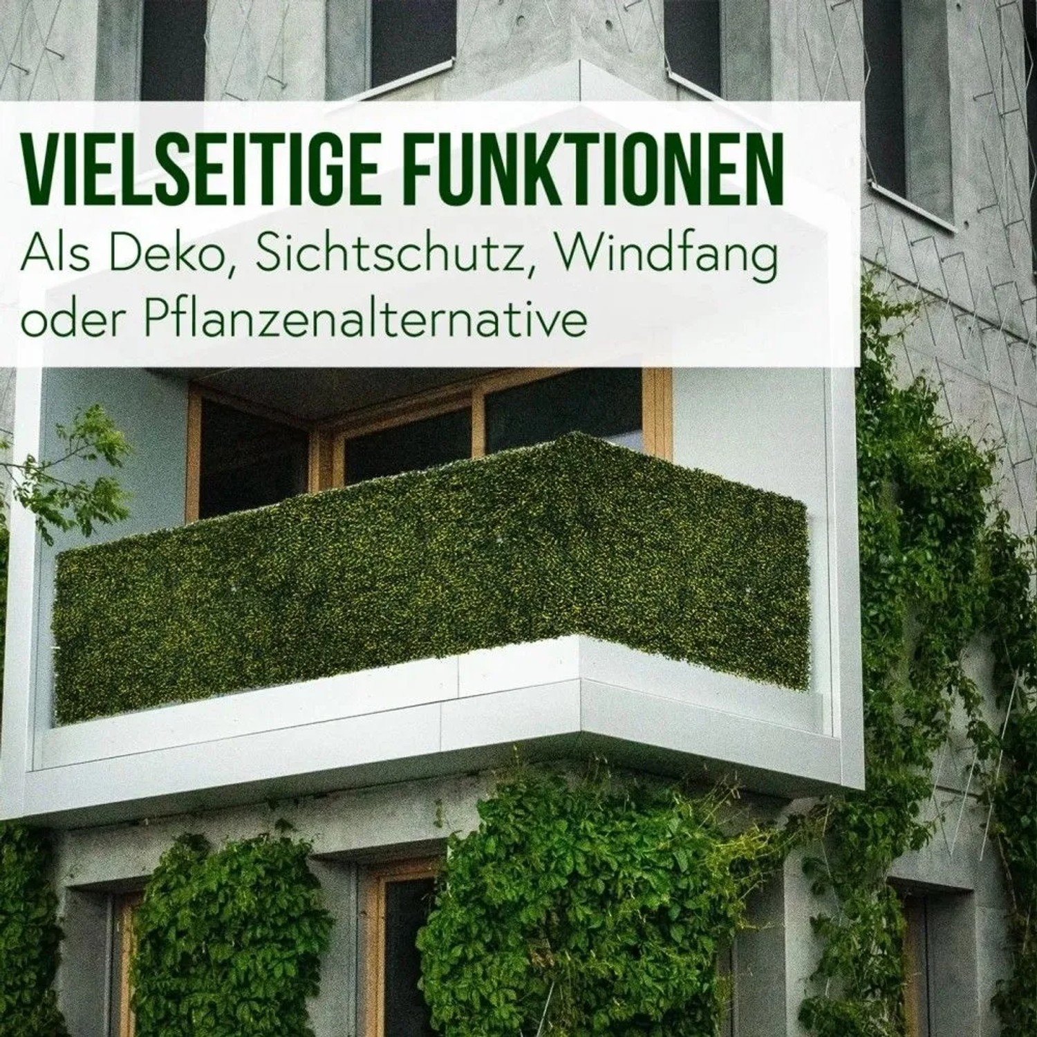 Buchsbaum-Wandfliesen in Grün-Gelb als Sichtschutz auf einem Balkon.