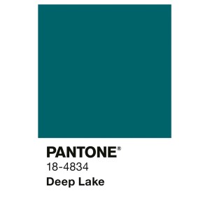 Alpina Innenfarbe Pantone Deep Lake 18-4834. Farbfläche in tiefem Cyan für Wandfarben.