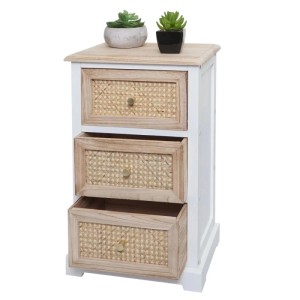 Weiße Kommode K87 mit drei Schubladen und Rattanfront in Naturfarben.