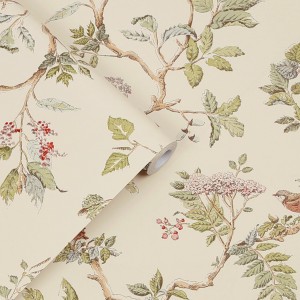 Laura Ashley Vliestapete Elderwood Natural mit Blüten, Beeren und Vögeln.