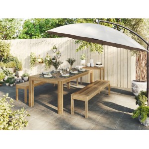 Rechteckiger Gartentisch Murrigal (100x40cm) mit Bänken und Sonnenschirm im Garten.