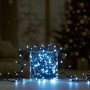 OBI Außen Lichterkette mit 700 kaltweißen LEDs in Glaswürfel, dekoriert mit Tannenzapfen. Festliche Gartenbeleuchtung.