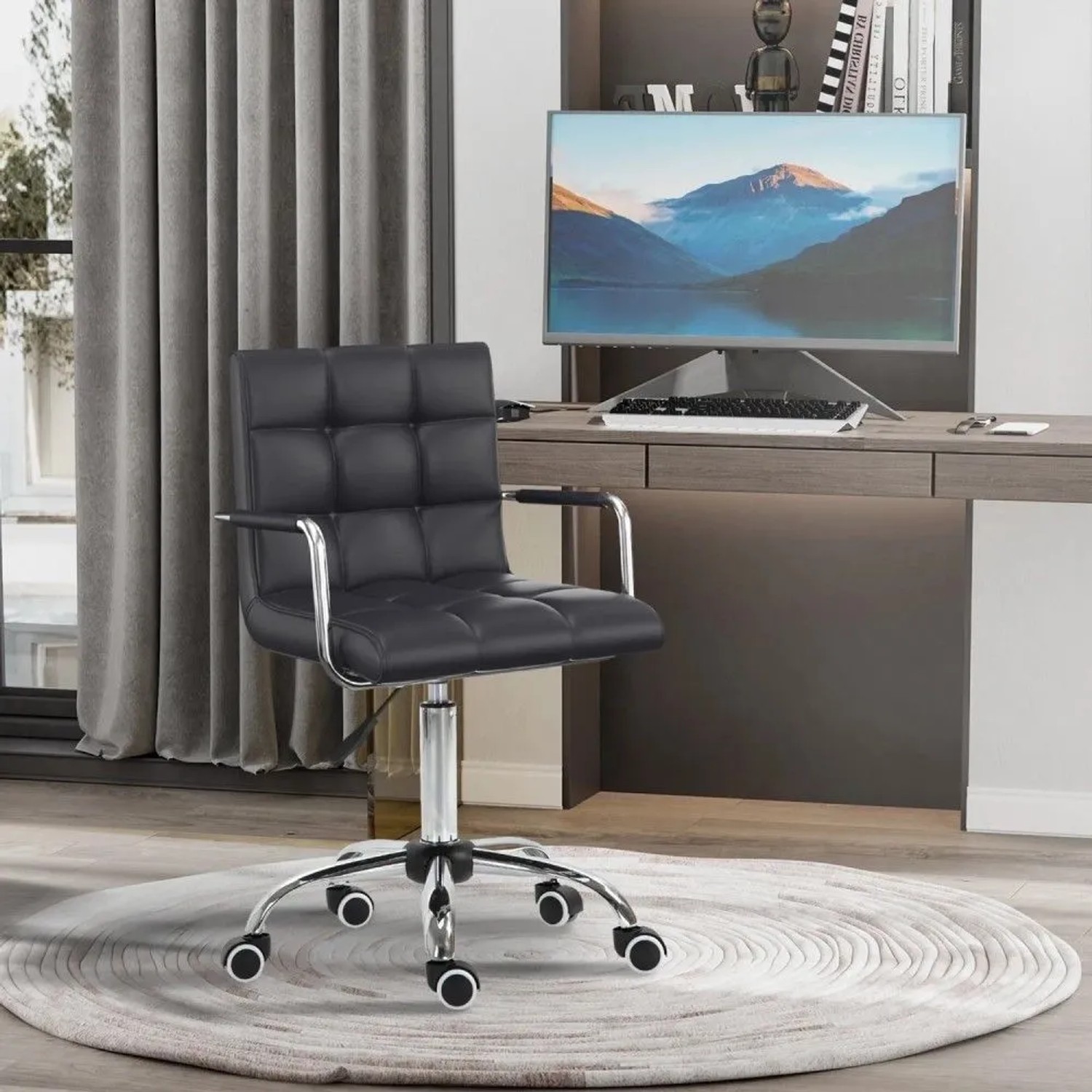 Schwarzer HOMCOM Bürostuhl aus Kunstleder, gesteppt, mit Chrom-Armlehnen und Rollen. Höhenverstellbarer Drehstuhl für Büro.
