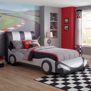 Schwarzes Auto-Bett 190x100cm mit Lattenrost und Kunstlederbezug.