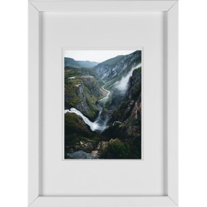 Weißer MDF-Bilderrahmen (21x29,7 cm) mit breiter Leiste und Passepartout für Fotos und Bilder.