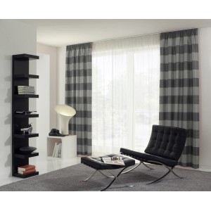 Weiße, 2-läufige Gardinia Aluminium-Vorhangschiene (200 cm) mit Vorhängen in Wohnraum.