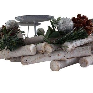 MCW Adventskranz M12: Silberfarbener Kranz mit Kerzenhaltern und Deko.