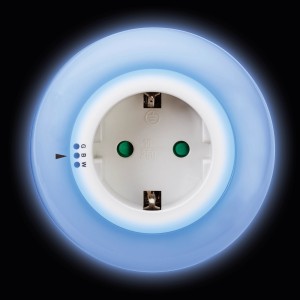 LED Nachtlicht mit Dämmerungssensor und RGB-Farbwechsel, integrierte Steckdose.