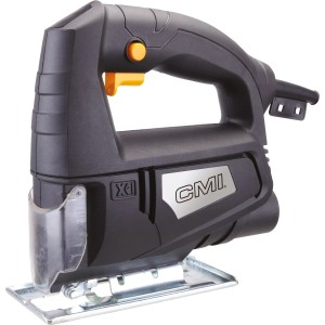 Schwarze CMI Stichsäge C-STS-450 mit Metallfuß und orangenen Bedienelementen.