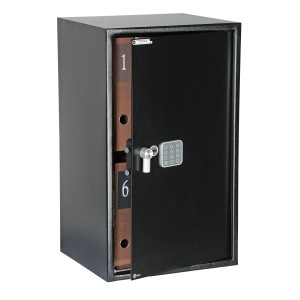 Schwarzer Yale Tresor Value Safe XL Code mit digitalem Zahlenschloss und geöffneter Tür.