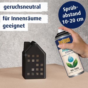 Belton Free AQUAcolours Buntlack Tiefschwarz hochglänzend (400ml) beim Lackieren eines Deko-Hauses.