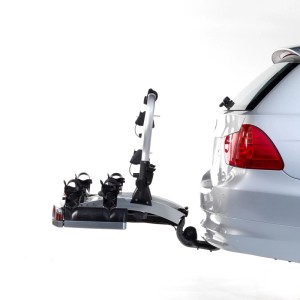 Atera Strada Evo RV Fahrradträger für Anhängerkupplung am Auto montiert.