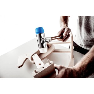 Halder Schonhammer Simplex: Aluminiumgehäuse, TPE-soft (blau) und Superplastik (weiß) beim Möbelbau.