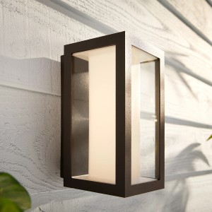 Schwarze Philips Hue Impress LED-Wandleuchte für den Außenbereich.