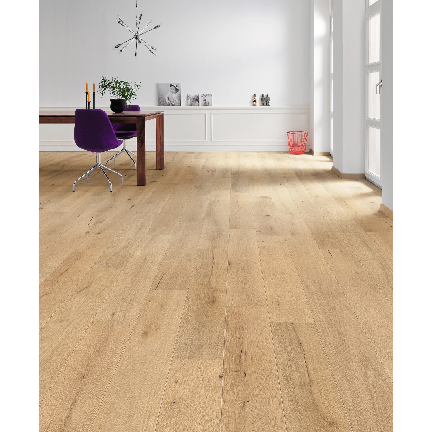 Helle Living by Haro Landhausdiele Eiche Pure, strukturiert, naturgeölt im Wohnraum.