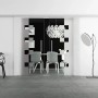 Moderne Levidor Doppelglasschiebetür mit teilsatiniertem Schachbrettmuster, Aluminium-Schiene und Stangengriffen in hellem Raum.