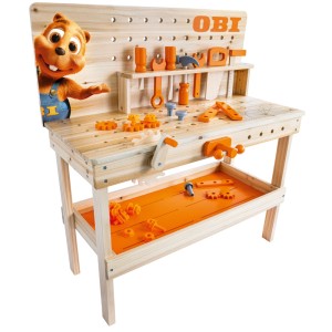 Hölzerne OBI Kinderwerkbank 33-teilig in Natur/Orange mit Werkzeugen, Ablage und Biber-Maskottchen.