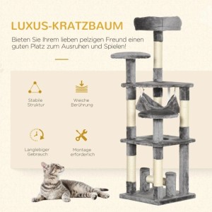 Grauer PawHut Kratzbaum mit mehreren Ebenen, Plüsch-Hängematte und Sisalstämmen. Eine Katze liegt davor.