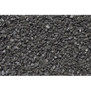 Nahaufnahme: Schwarzer Basaltsplitt, 8-12 mm Körnung, ideal für Garten- und Landschaftsbau.