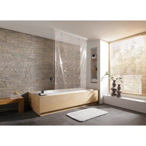 Kleine Wolke Duschrollo Kupfer, 128x240cm, in Badezimmer-Szene. Duschvorhang mit Kupfer-Akzenten.