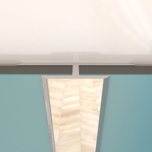 Aurlane Verbindungsprofil Chrom aus Aluminium für Duschrückwände, montiert zwischen zwei Wandpaneelen.