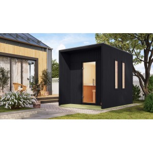 Schwarzes Karibu Saunahaus Rapallo (219,5x287,5cm) im Garten, mit Glastür und schmalen Fenstern.