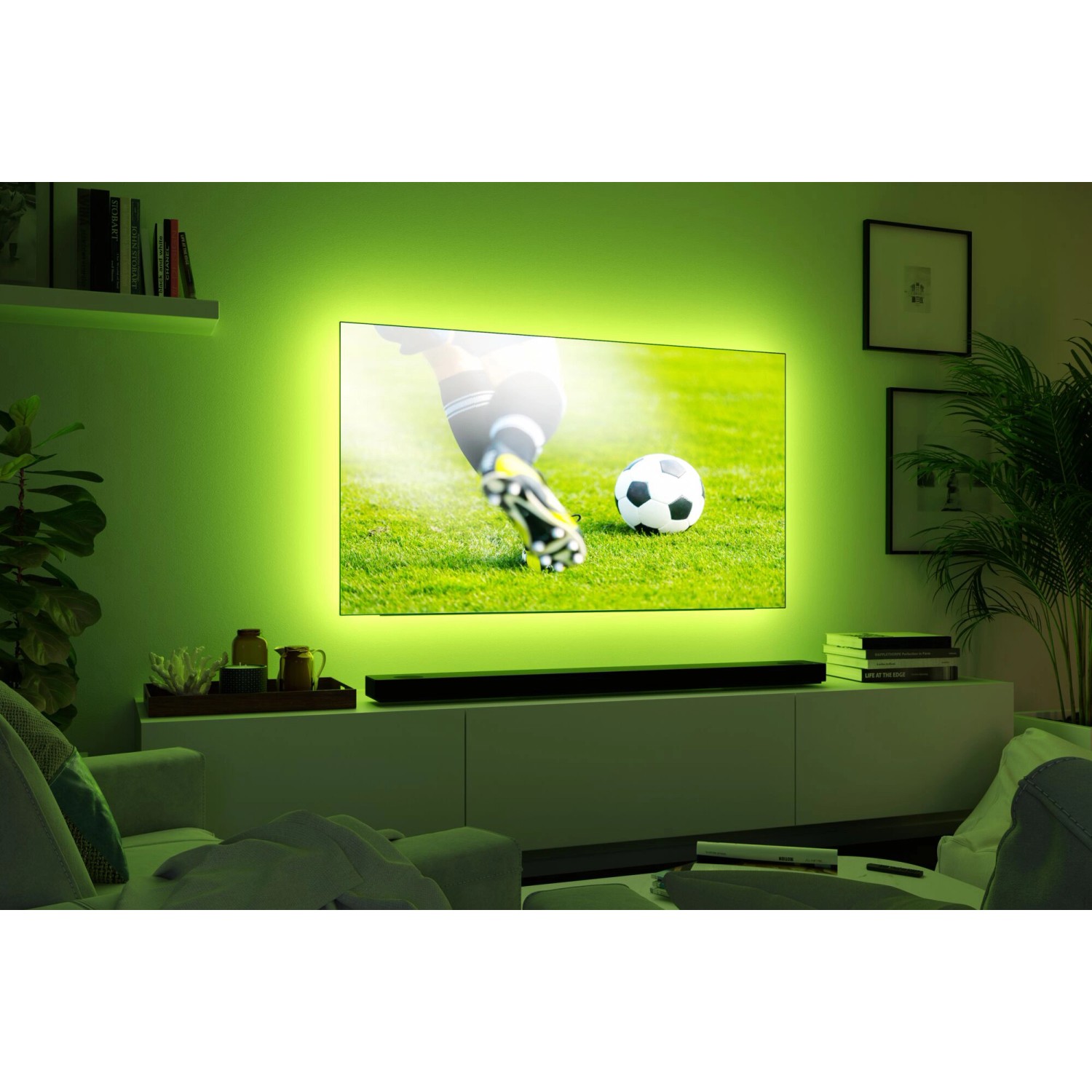 Paulmann MaxLED TV-Hintergrundbeleuchtung (65 Zoll) mit grünen LED Streifen.