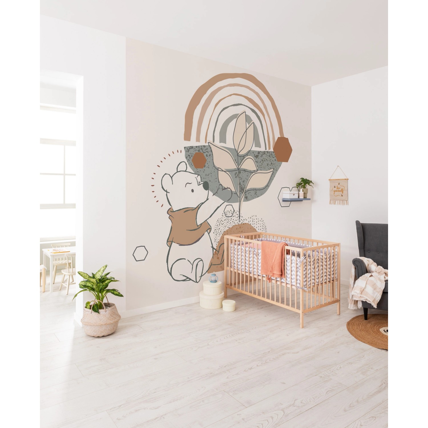 Kinderzimmer mit Winnie Pooh Fototapete "Grow" von Komar, 300x280 cm.