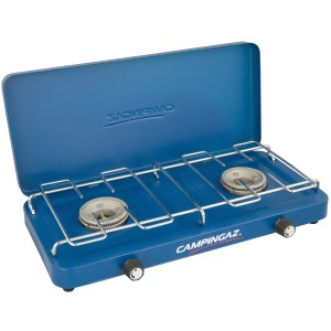 Blauer Campingaz Gaskocher Base Camp Lid mit zwei Brennern und verchromtem Topfrost.