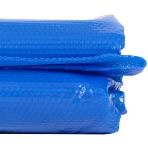 Blaue MCW Poolabdeckung, 400 µm, rechteckig, 8x4 m, aufgerollt.